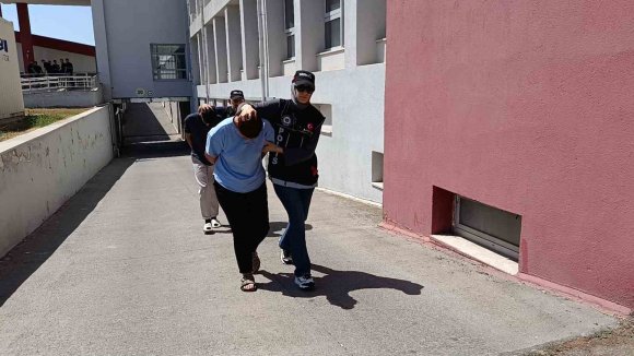 ARAÇTA 5 KİLO ESRAR İLE YAKALANDILAR: ’’HABERİMİZ YOK’’ SAVUNMASI YAPTILAR