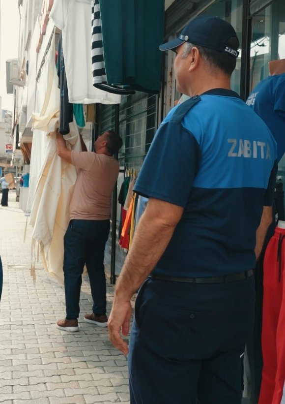 KOZAN BELEDİYESİ KALDIRIMLARI İŞGAL EDENLERE CEZA YAZDI