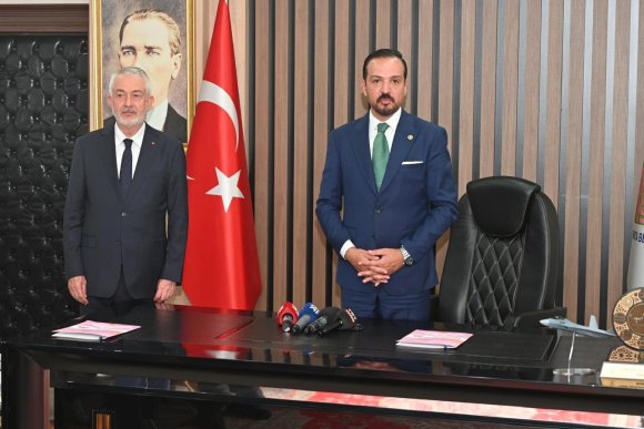 KÜRŞAD ZORLU’DAN ÖZGÜR ÖZEL’E GÖNDERME: "SAYIN ÖZEL BALIKÇILIĞI ÖNEMSİYORSA İZMİR KÖRFEZİ’NE GİDİP BİR BAKSIN"