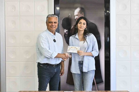 YKS’DE BAŞARILI OLAN MURGEM’İN ÖĞRENCİLERİ ÖDÜLLENDİRDİ
