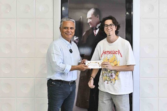 YKS’DE BAŞARILI OLAN MURGEM’İN ÖĞRENCİLERİ ÖDÜLLENDİRDİ
