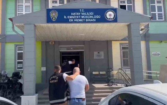 ARSUZ’DA HAPİS CEZASI İLE ARANAN 2 ŞAHIS YAKANDI