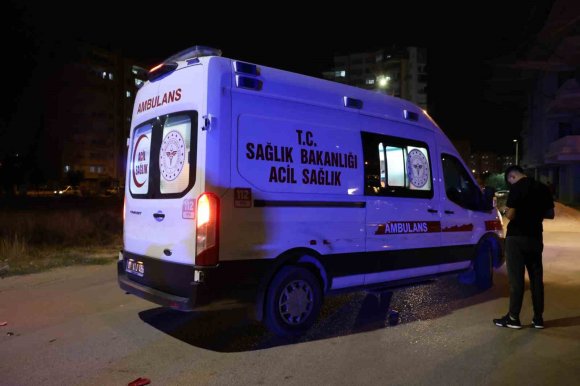 KOZAN’DA MOTOSİKLET İLE OTOMOBİL ÇARPIŞTI: 2 YARALI