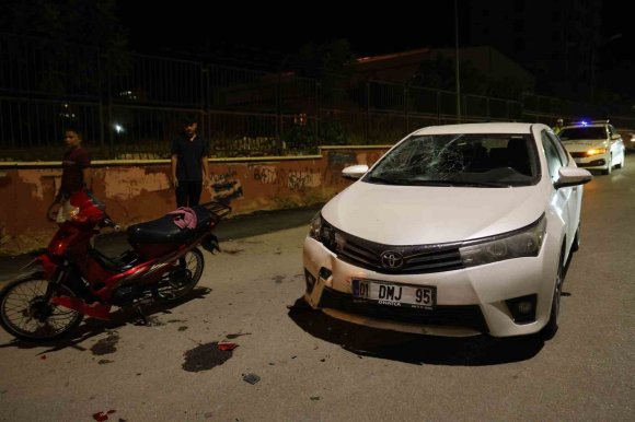 KOZAN’DA MOTOSİKLET İLE OTOMOBİL ÇARPIŞTI: 2 YARALI
