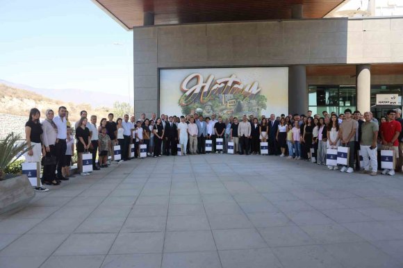HATAY BÜYÜKŞEHİR BELEDİYESİ, DERECEYE GİREN ÖĞRENCİLERE BİLGİSAYAR VE EĞİTİM DESTEĞİ