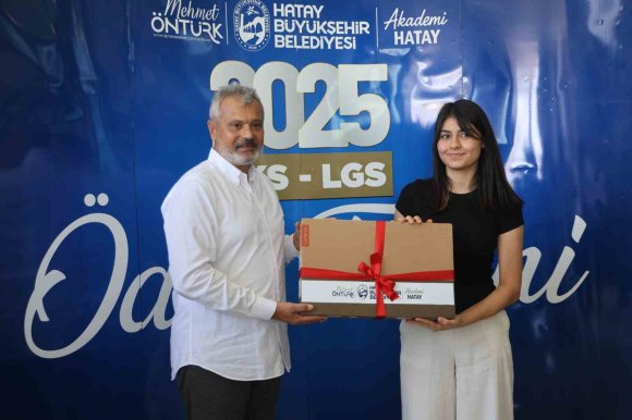 HATAY BÜYÜKŞEHİR BELEDİYESİ, DERECEYE GİREN ÖĞRENCİLERE BİLGİSAYAR VE EĞİTİM DESTEĞİ