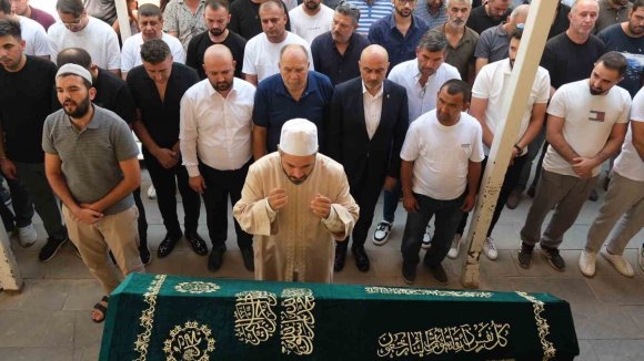 BIÇAKLI SALDIRIDA HAYATINI KAYBEDEN GENÇ ADAM SON YOLCULUĞUNA UĞURLANDI
