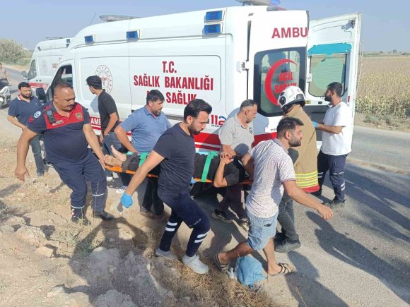 TAKLA ATARAK TERS DÖNEN HAFİF TİCARİ ARAÇTAKİ 7 KİŞİ YARALANDI