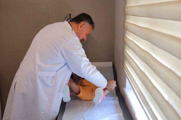 BEYİN FELCİNDE BOTOKS VE TENDON GEVŞETME TEDAVİSİYLE, ASEL YENİDEN YÜRÜMEYE BAŞLADI