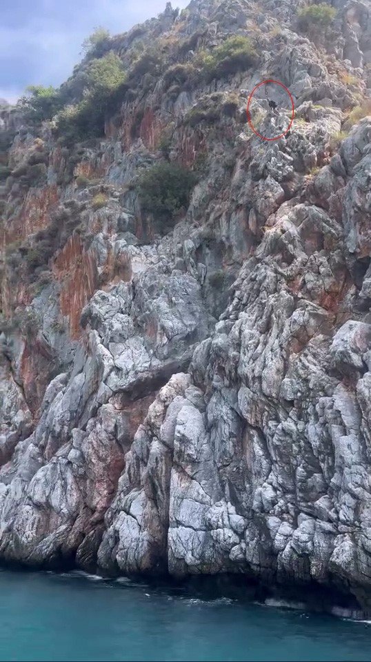 ALANYA’DA DENİZE ÖLÜMÜNE ATLAYIŞ