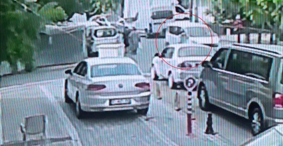 MANAVGAT’TA HAFİF TİCARİ ARACA ÇARPAN PATENLİ ÇOCUK YARALANDI