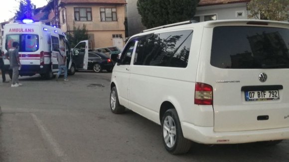 ISPARTA’DA HAFİF TİCARİ ARAÇLA MOTOSİKLET ÇARPIŞTI: 1 YARALI