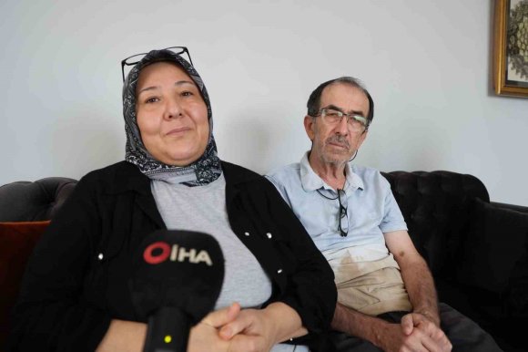 DÖLEK AİLESİNDEN SEVİNÇ GÖZYAŞI "ŞİMDİ ÜLKESİNİ DÖNMESİNİ BEKLİYORUZ"