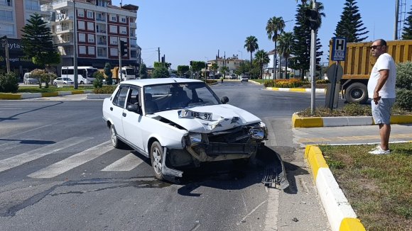 MANAVGAT’TA TOFAŞ OTOMOBİLLE ÇARPIŞAN MOTOSİKLETLİ AĞIR YARALANDI