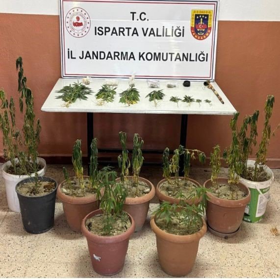ISPARTA’DA SON BİR AYDA UYUŞTURUCU OPERASYONLARINDA YAKALANAN 2 ŞAHIS TUTUKLANDI