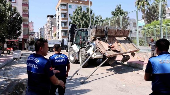 MERSİN’DE HURDA VE ÇÖP YIĞAN VATANDAŞA CEZA