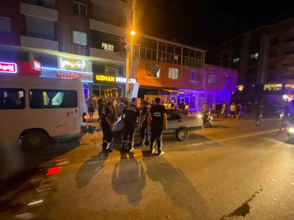 TOFAŞ’IN HURDAYA DÖNDÜĞÜ KAZADA 4 KİŞİ YARALANDI