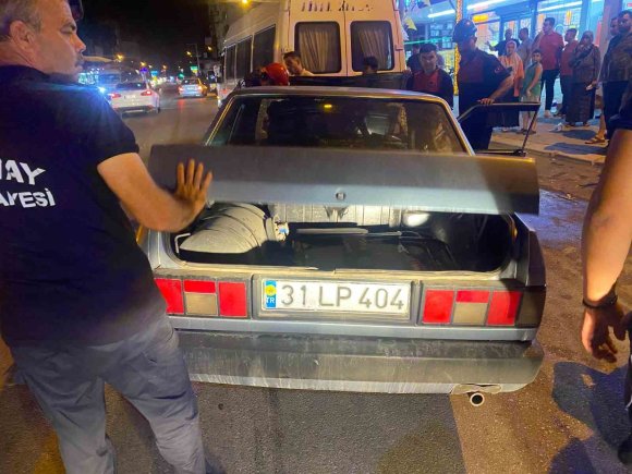 TOFAŞ’IN HURDAYA DÖNDÜĞÜ KAZADA 4 KİŞİ YARALANDI