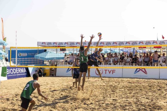 MERSİN’DE PLAJ VOLEYBOLU HEYECANI BAŞLADI