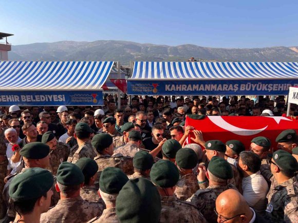 ŞEHİT ÖZEL HAREKAT POLİSİ SON YOLCULUĞUNA UĞURLANDI