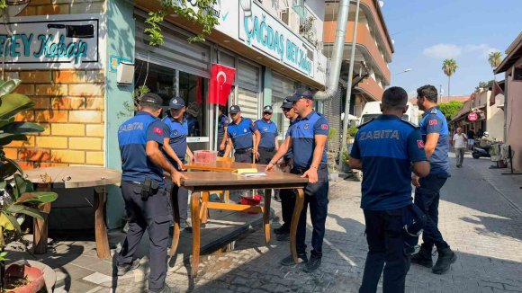 TARSUS BELEDİYESİNDEN KALDIRIM İŞGALLERİNE KARŞI KARARLI DENETİM