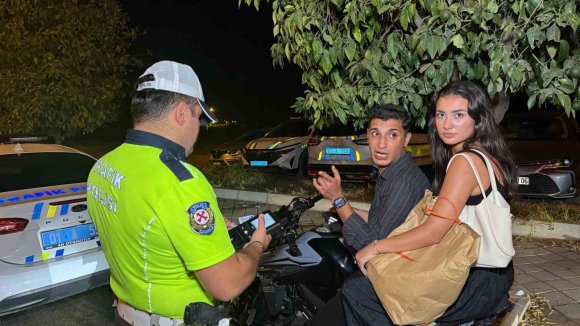 ADANA’DA ALKOLLÜ ARAÇ KULLANANLAR POLİSTEN KAÇAMADI