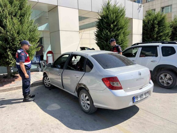 DURDURAMADIĞI ARACIN ARKASINDAN ATEŞ EDİP SÜRÜCÜYÜ VURDU