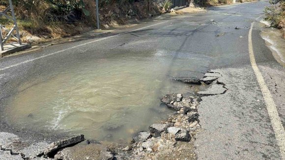GAZİPAŞA’DA DSİ’YE AİT SU BORUSU PATLADI, YOL KULLANILAMAZ HALE GELDİ