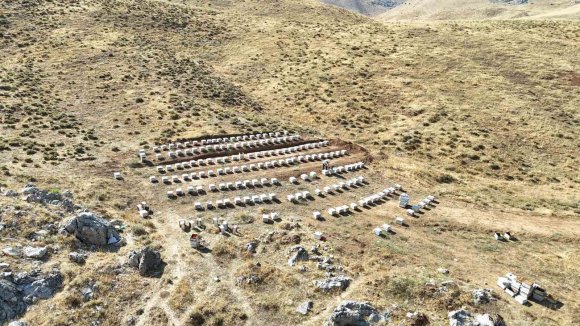 NURHAK’IN TAHTALI YAYLASI’NDA BAL SAĞIMI