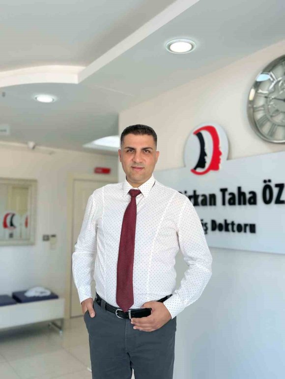DİŞ HEKİMİ PROF. DR. ÖZKAN: "GLP-1 TÜREVLİ OBEZİTE İLAÇLARI AĞIZ KURULUĞU VE DİŞ KAYBINI ARTIRIYOR"