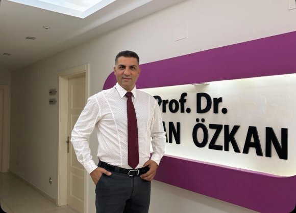 DİŞ HEKİMİ PROF. DR. ÖZKAN: "GLP-1 TÜREVLİ OBEZİTE İLAÇLARI AĞIZ KURULUĞU VE DİŞ KAYBINI ARTIRIYOR"
