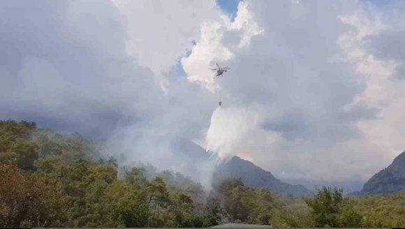 KEMER’DE ORMANLIK ALANDA ÇIKAN YANGIN BÜYÜMEDEN KONTROL ALTINA ALINDI