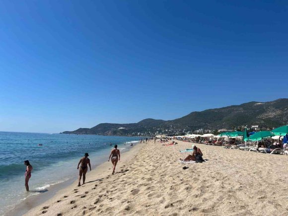 ALANYA’DA EYLÜL AYINDA PLAJLAR DOLDU