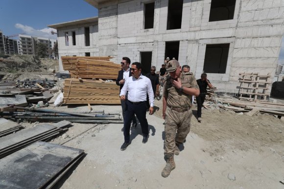 DEFNE’DE JANDARMA HİZMET BİNALARININ İNŞASI SÜRÜYOR
