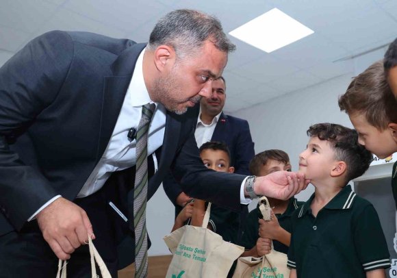 ONİKİŞUBAT’TA 7 BİN ÖĞRENCİYE KIRTASİYE SETİ DESTEĞİ