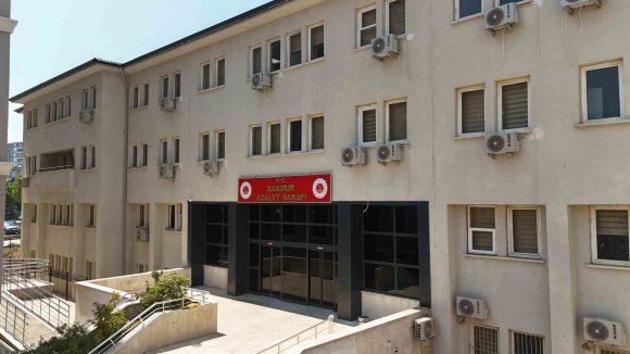 MİLLETVEKİLİ KIRATLI, YENİLENEN ANAMUR ADALET SARAYI’NI İNCELEDİ