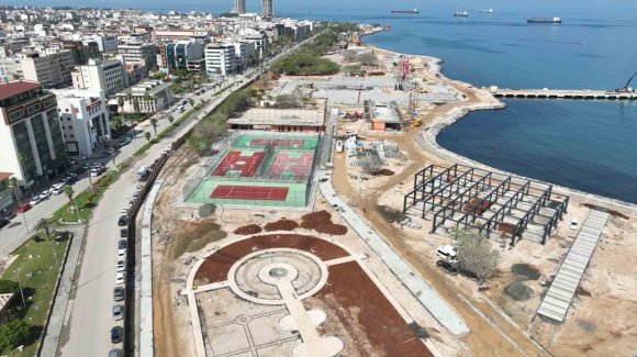 DEPREMLE BİRLİKTE 80 SANTİMETRE KAYMANIN YAŞANDIĞI İSKENDERUN SAHİLİ YENİDEN HAYAT BULUYOR