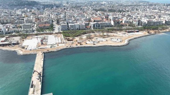 DEPREMLE BİRLİKTE 80 SANTİMETRE KAYMANIN YAŞANDIĞI İSKENDERUN SAHİLİ YENİDEN HAYAT BULUYOR