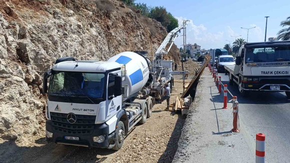MANAVGAT ÇEVRE YOLUNDA SEL BASKINLARI SONA ERECEK