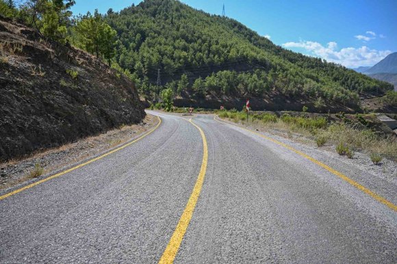 ANAMUR’DA YOL YENİLEME ÇALIŞMALARI TAMAMLANIYOR