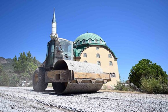 ANAMUR’DA YOL YENİLEME ÇALIŞMALARI TAMAMLANIYOR