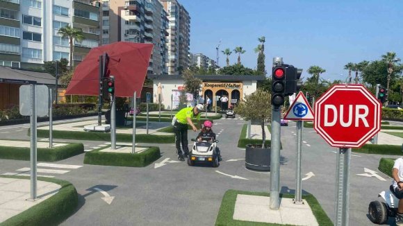 ÇOCUKLARA TRAFİKTE GÜVENLİ YARINLAR EĞİTİMİ
