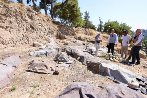 YUMUKTEPE HÖYÜĞÜNDE ARKEOLOJİK KAZILAR SÜRÜYOR