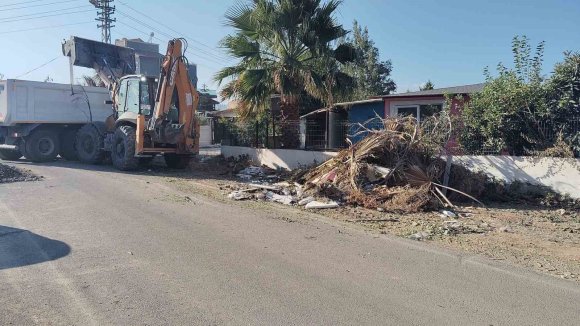 DEFNE BELEDİYESİ, DAHA TEMİZ BİR KENT İÇİN ÇALIŞMALARINI SÜRDÜRÜYOR