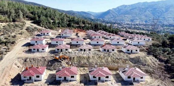 ŞEKERE BÖLGESİNE İNŞA EDİLEN KÖY EVLERİNDE SONA GELİNDİ