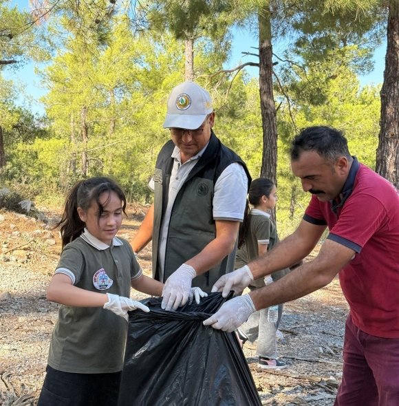 BOZYAZI’DA ÇÖP TOPLAMA ETKİNLİĞİ DÜZENLENDİ
