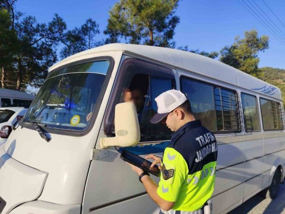 MERSİN’DE JANDARMADAN OKUL SERVİSLERİNDE SIKI DENETİM