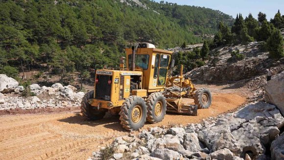 TARSUS’TA MAHALLELERİN ULAŞIM SORUNU ÇÖZÜLÜYOR