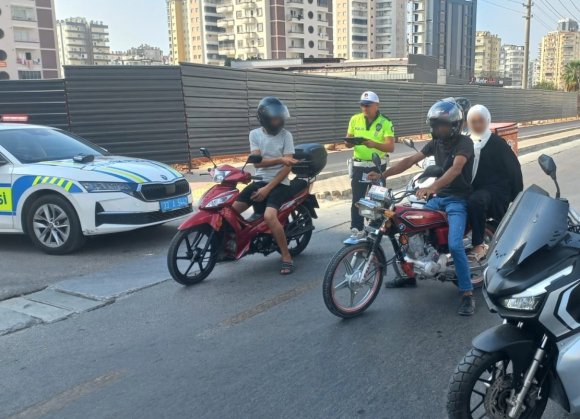 2 MİLYONA YAKIN ARAÇ DENETLENDİ: EN ÇOK CEZA EMNİYET KEMERİ İLE KASKSIZ MOTOR KULLANIMINA KESİLDİ