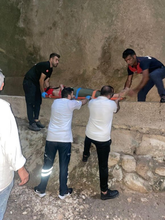 TİTUS TÜNELİ’NDE DENGESİNİ KAYBEDEREK DÜŞEN VATANDAŞ YARALANDI